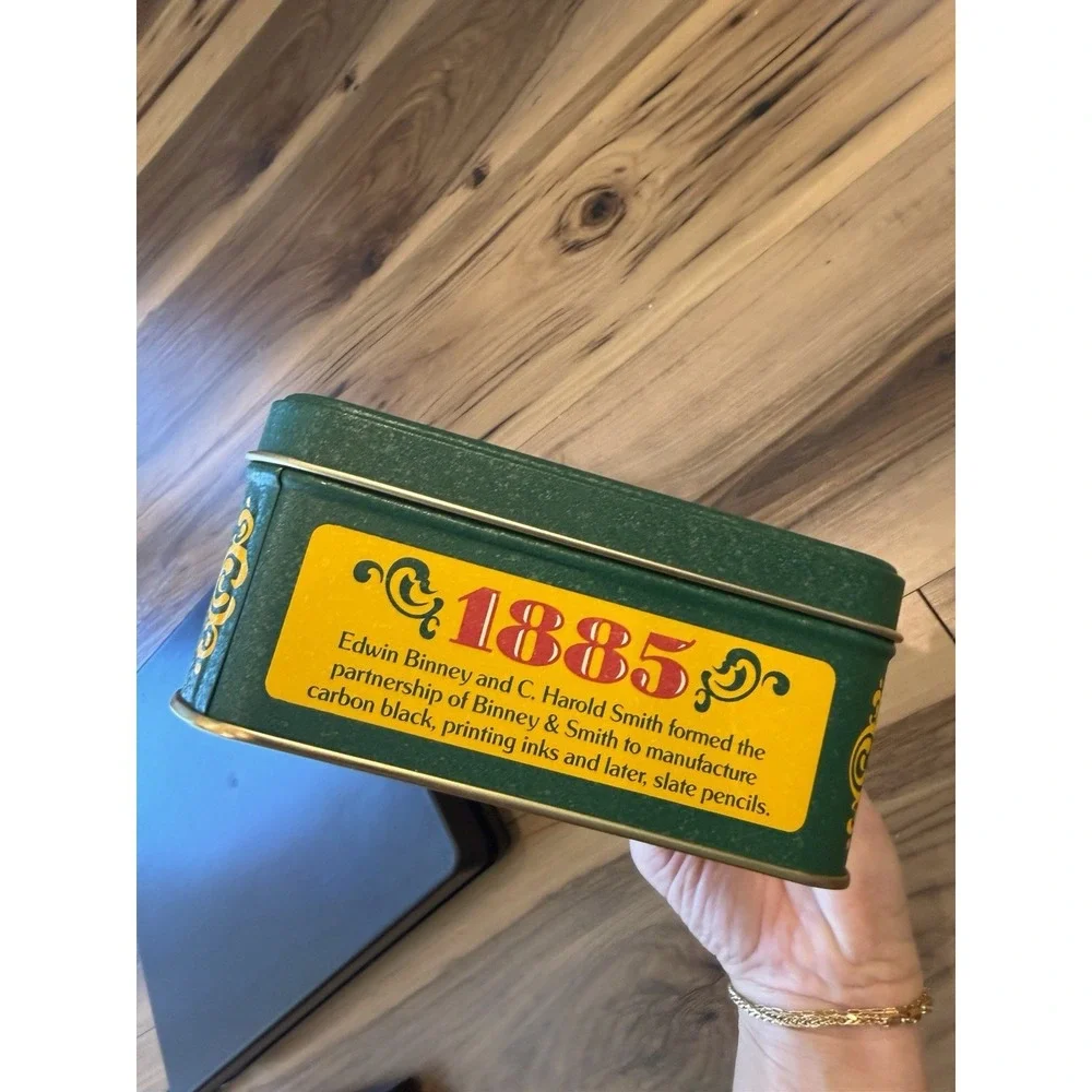 Vintage 1991 Crayola Collector's Colors Limited Edition Tin w/ 8 Crayon Pack